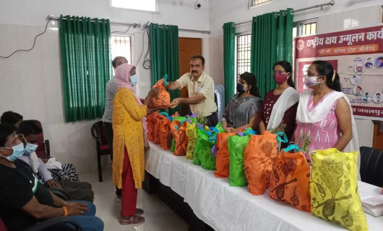 आज 51 क्षय रोगियों को पोषण सहायता स्वरूप फूड बास्केट वितरित की गई।