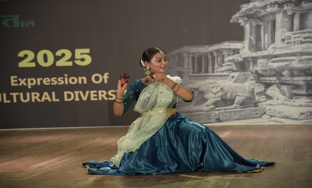 अखिल भारतीय सांस्कृतिक संघ, पुणे द्वारा आयोजित 21st Cultural Forum of Performing Arts में प्रदर्शन करतीं सागर की आस्‍था गुप्‍ता। 