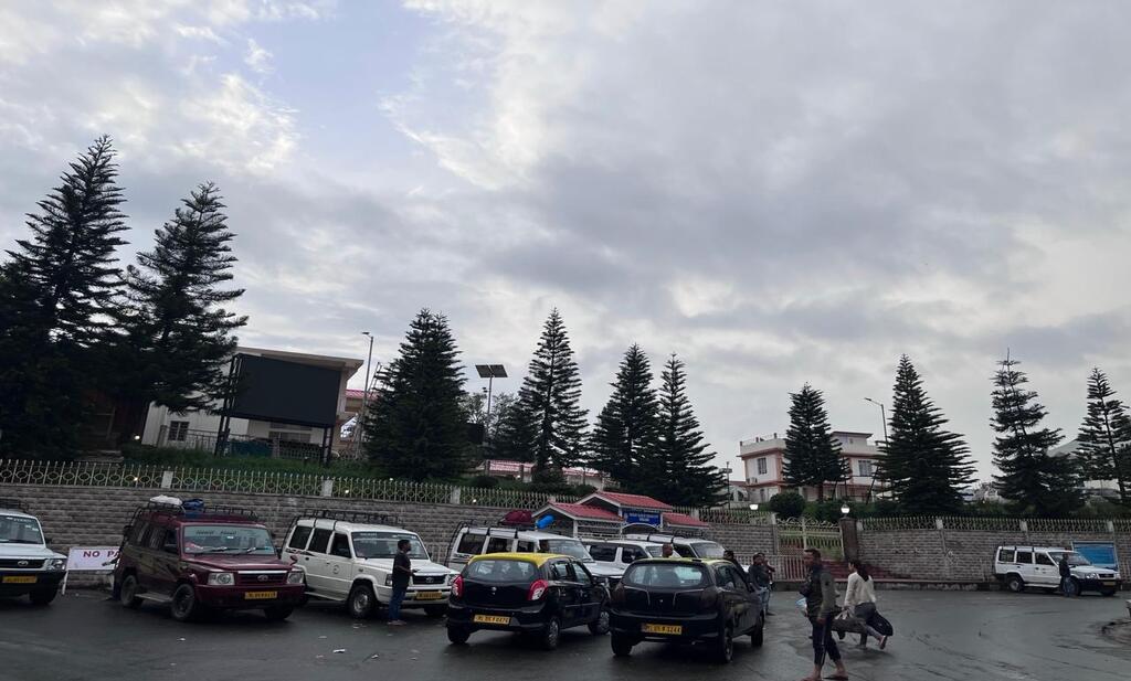 भारत के पूर्वोत्तर में स्थित मेघालय की वादियां, झरने, गुफाएं और जनजातीय संस्कृति एक नई दुनिया का अनुभव कराती हैं।