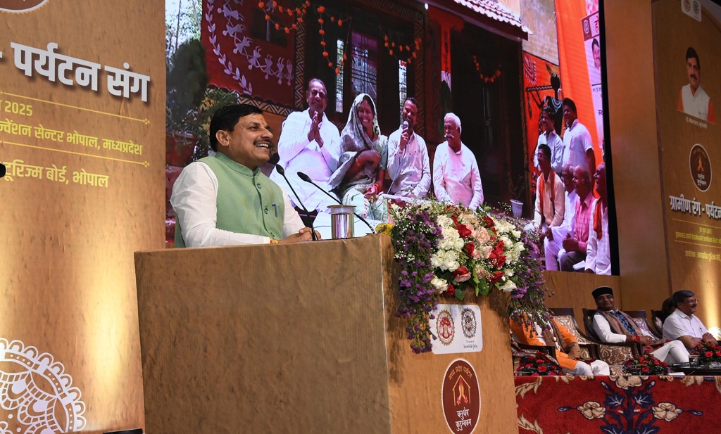 मुख्यमंत्री डॉ. यादव ने छिंदवाड़ा समेत अन्य जिलों के होम-स्टे संचालकों से संवाद किया।