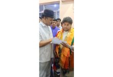 इंदौर के पूर्व विधायक सुदर्शन गुप्ता ने केंद्रीय संचार मंत्री ज्योतिरादित्य सिंधिया से मुलाकात की।
