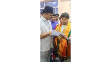 इंदौर के पूर्व विधायक सुदर्शन गुप्ता ने केंद्रीय संचार मंत्री ज्योतिरादित्य सिंधिया से मुलाकात की।