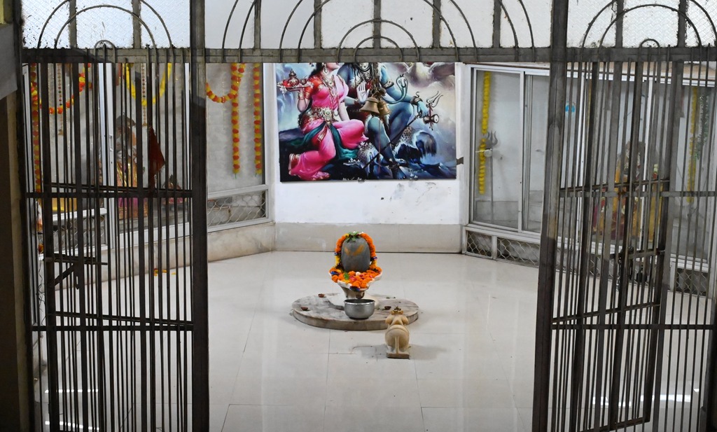 जबलपुर के गीताधाम ग्वारीघाट में विराजे भगवान पारदेश्वर महादेव।