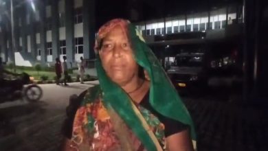 जानकारी देती म़तक की मां।