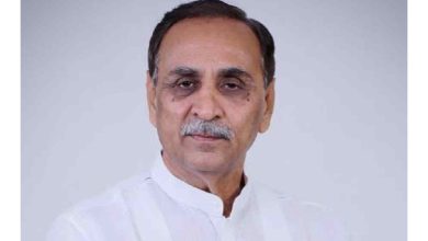 अहमदाबाद में हुए विमान हादसे में गुजरात के पूर्व मुख्‍यमंत्री विजय रूपाणी का निधन हो गया है।